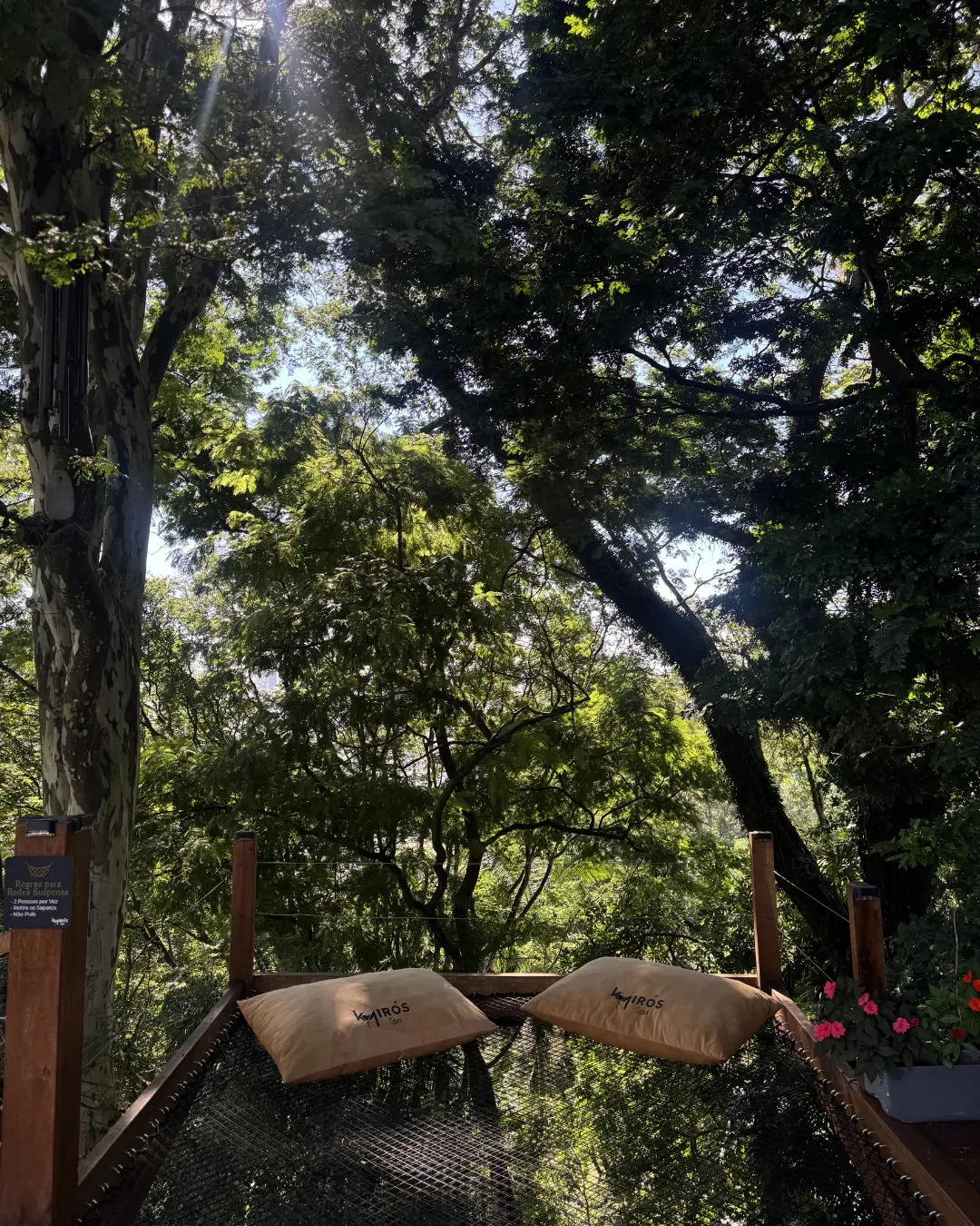 Ambiente do Kairós Spa com vista para o bosque